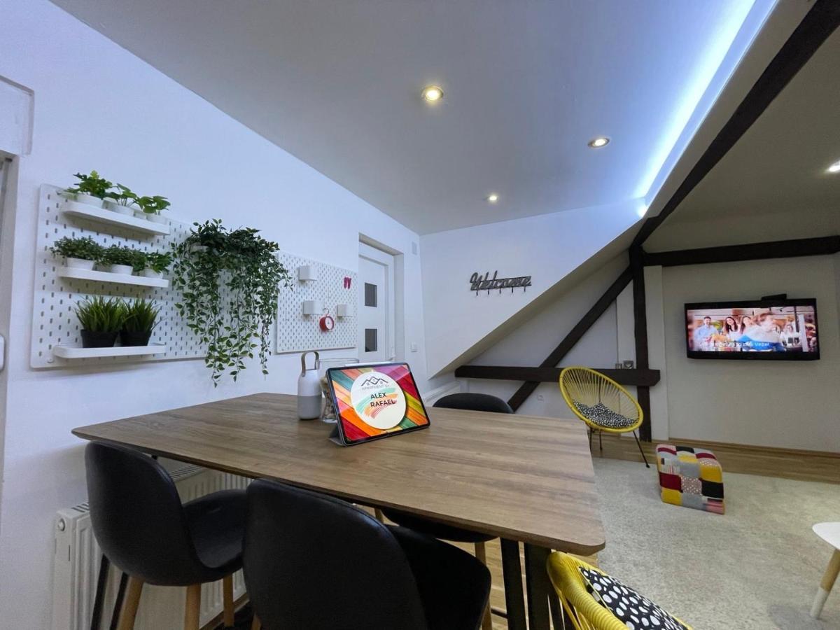 Violet By Alex Rafael Apartment